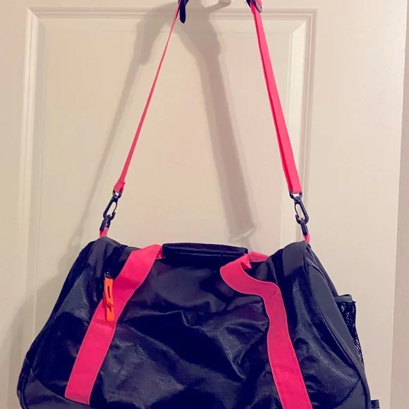 Adidas gym bag new with neon colors. - Picture 3 of 10